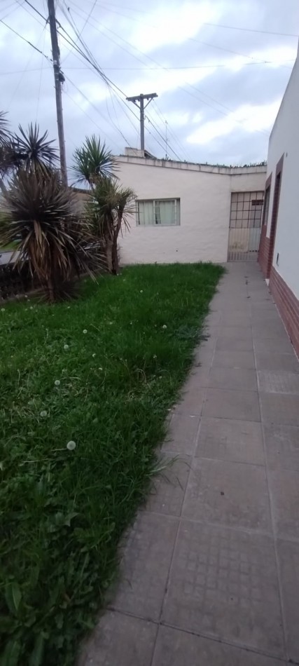 Casa dos dormitorios sobre Avda. Sarmiento