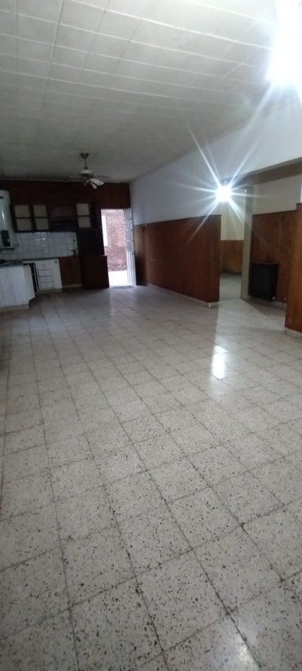 Casa dos dormitorios sobre Avda. Sarmiento