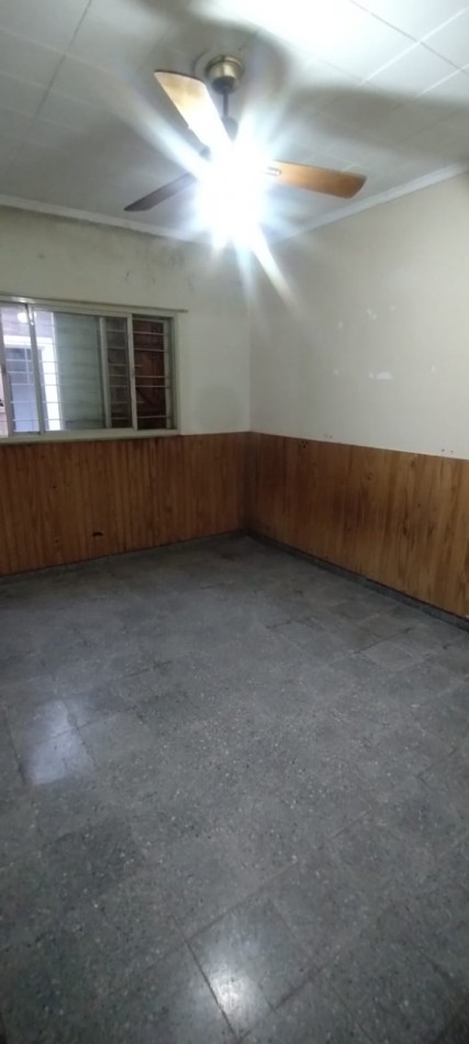 Casa dos dormitorios sobre Avda. Sarmiento