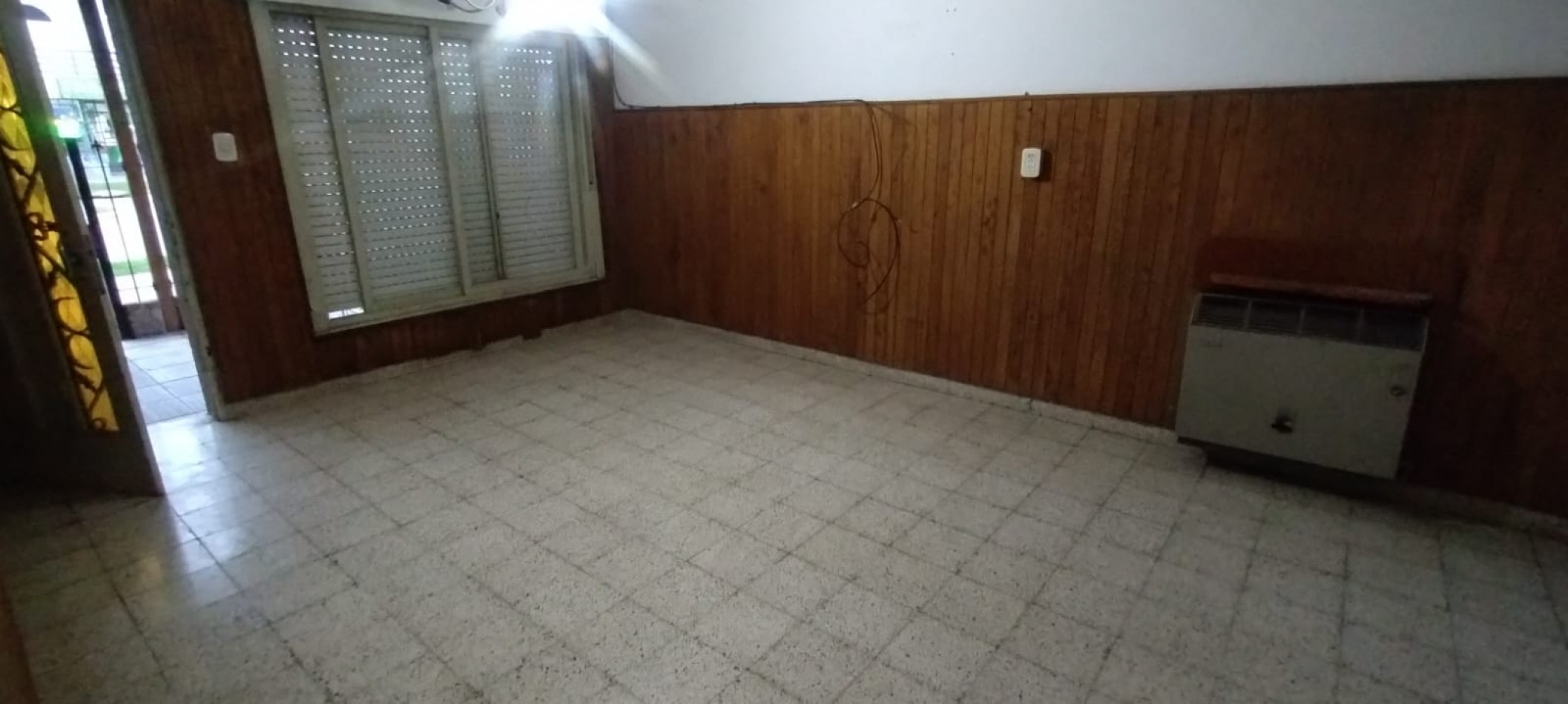 Casa dos dormitorios sobre Avda. Sarmiento