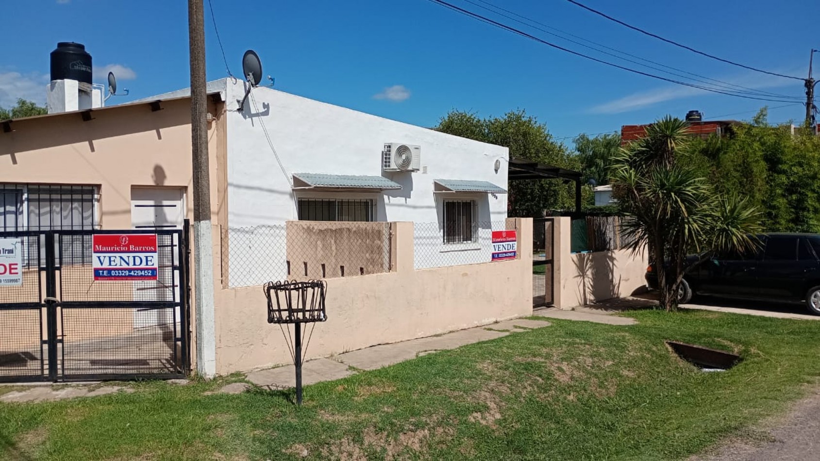 Casa principal, Departamento de 1 dormitorio y Monoambiente. Ubicados sobre terreno de 11 por 35 metros. 