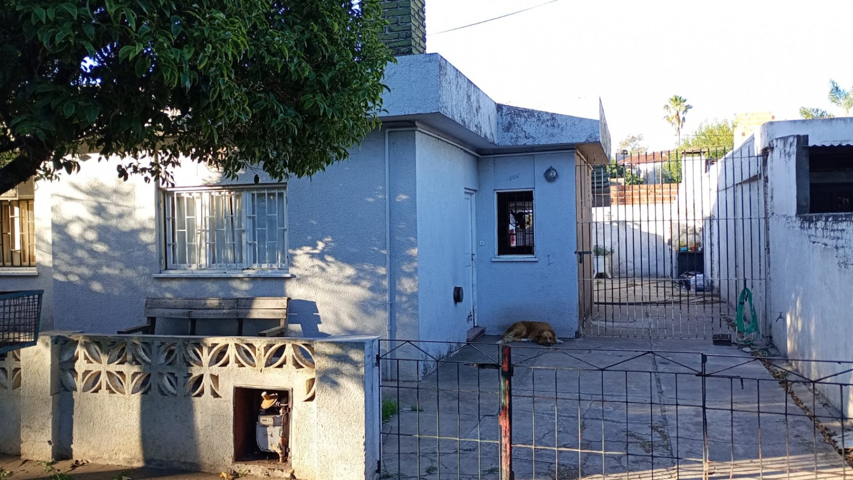 Casa con dos dormitorios y patio. 