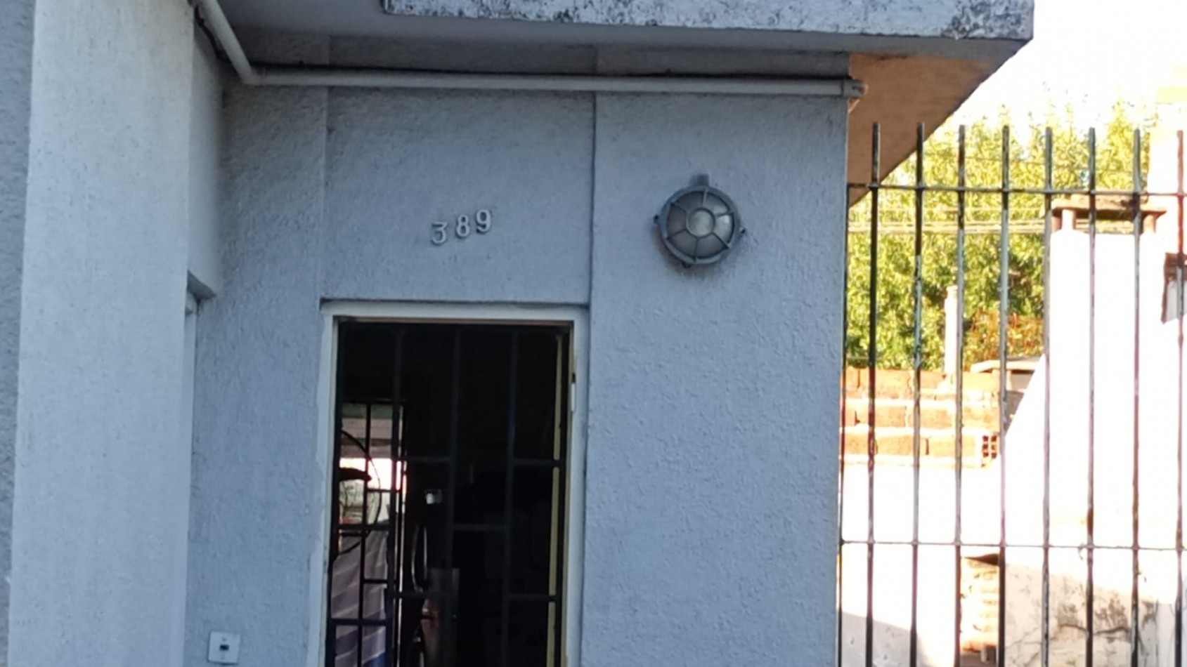 Casa con dos dormitorios y patio. 