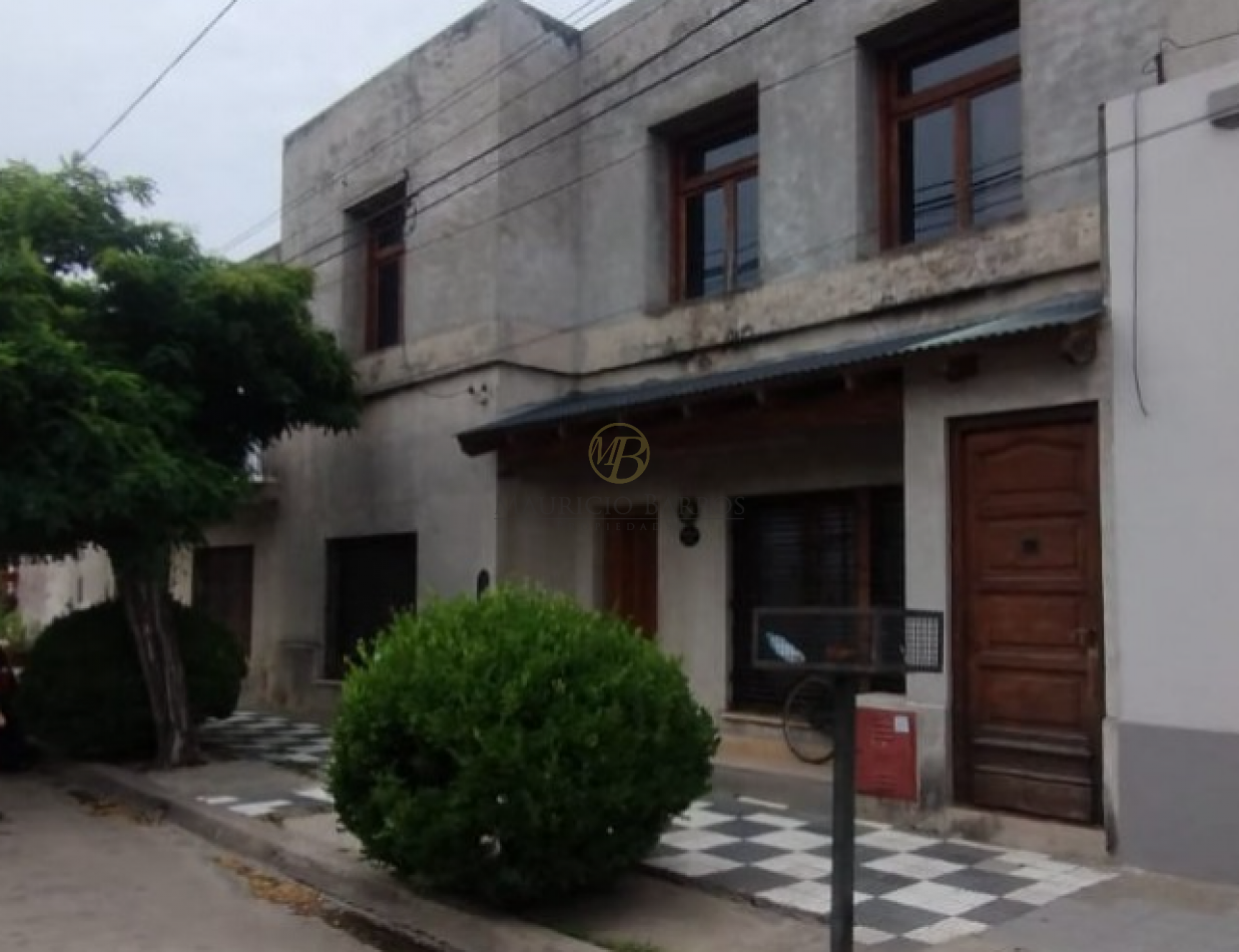 Casa y departamento amplio, ubicados en zona centrica de la ciudad.