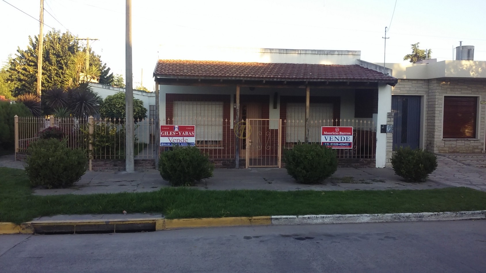 Casa dos dormitorios sobre Avda. Sarmiento