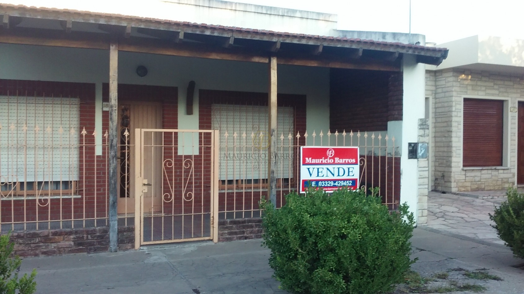 Casa dos dormitorios sobre Avda. Sarmiento