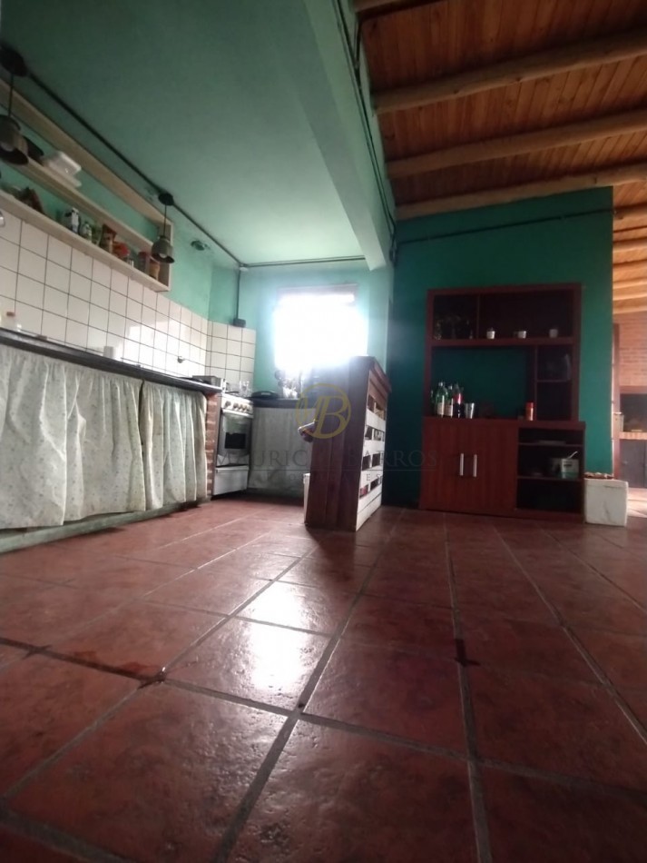 Casa y departamento amplio, ubicados en zona centrica de la ciudad.