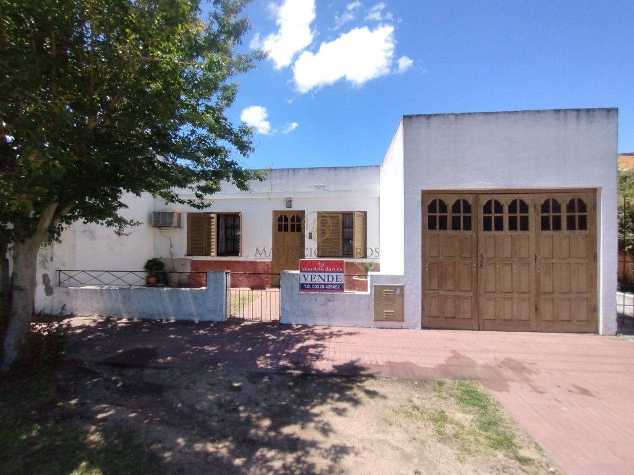 Casa de 3 dormitorios, garaje y patio.