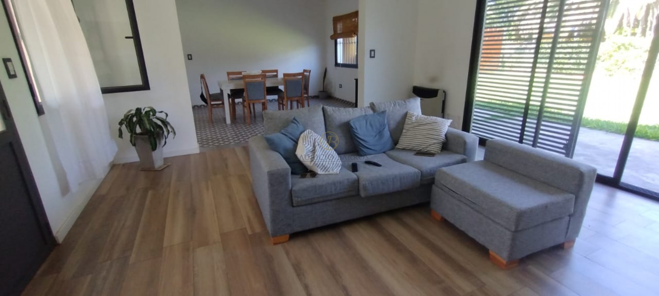 Vivienda familiar sobre terreno de 330 metros.