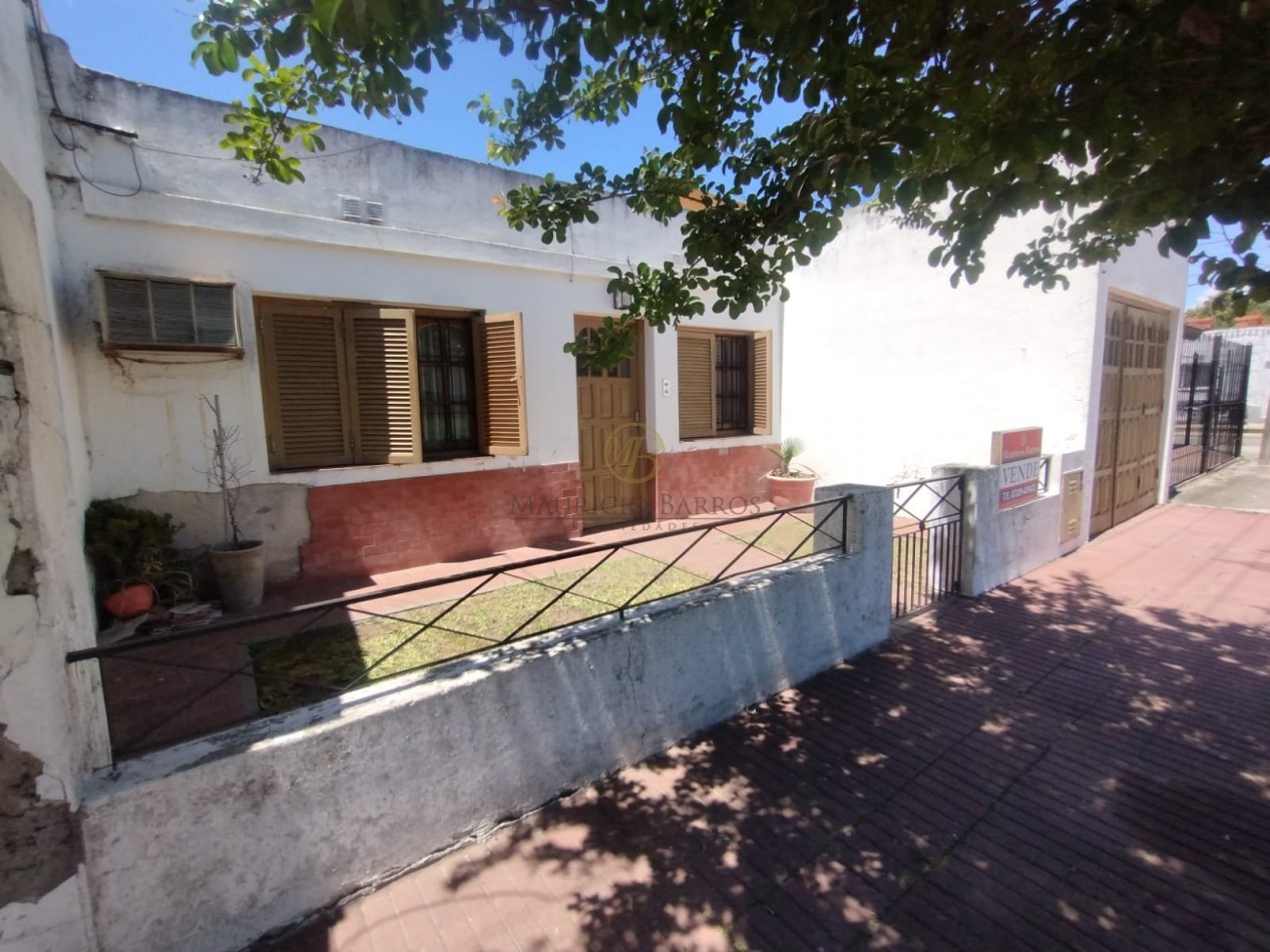 Casa de 3 dormitorios, garaje y patio.