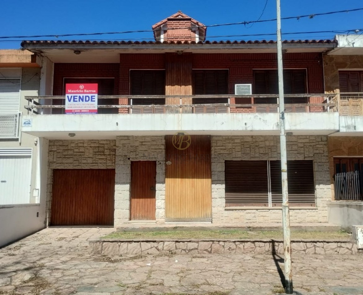 Casa en inmejorable ubicacion, sobre barrancas. A metros de calle Mitre y C. Pellegrini