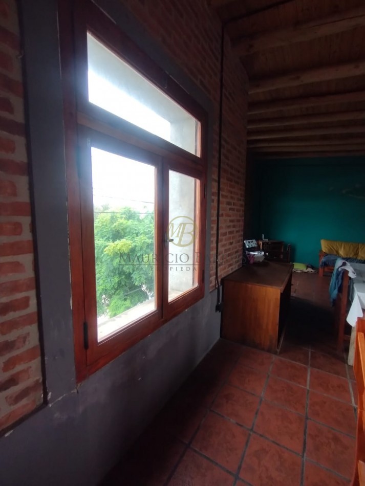 Casa y departamento amplio, ubicados en zona centrica de la ciudad.