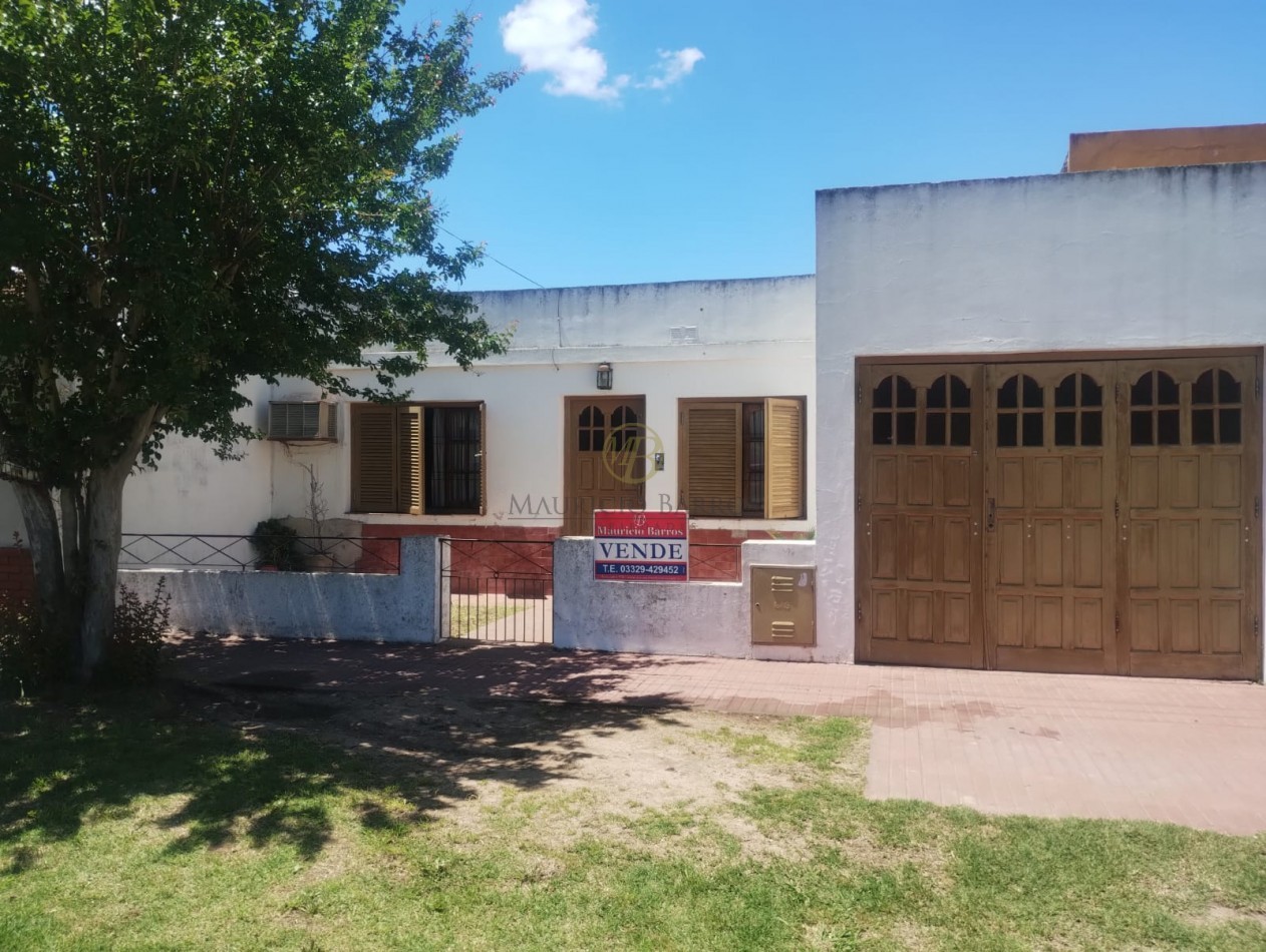 Casa de 3 dormitorios, garaje y patio.