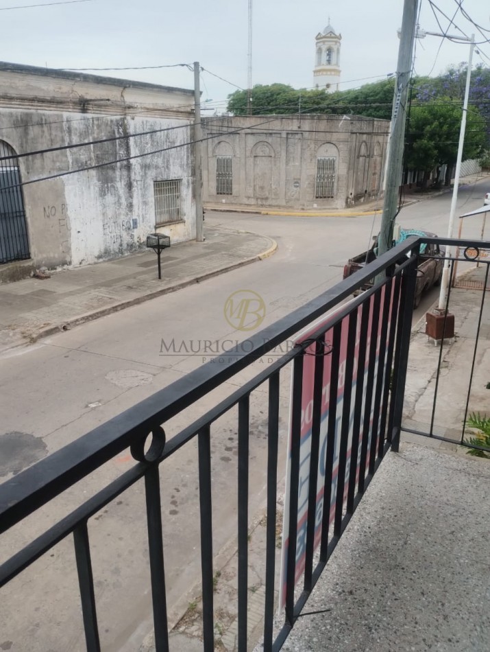 Casa y departamento amplio, ubicados en zona centrica de la ciudad.