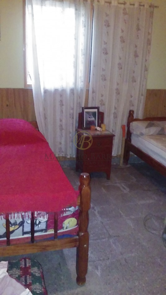 Casa dos dormitorios sobre Avda. Sarmiento