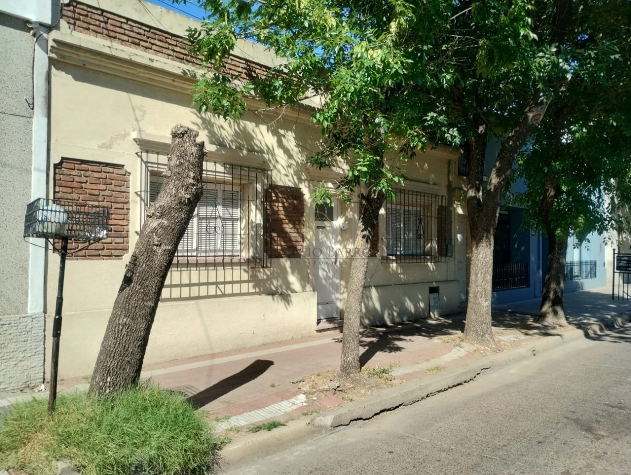 Casa centrica con dos dormitorios y patio