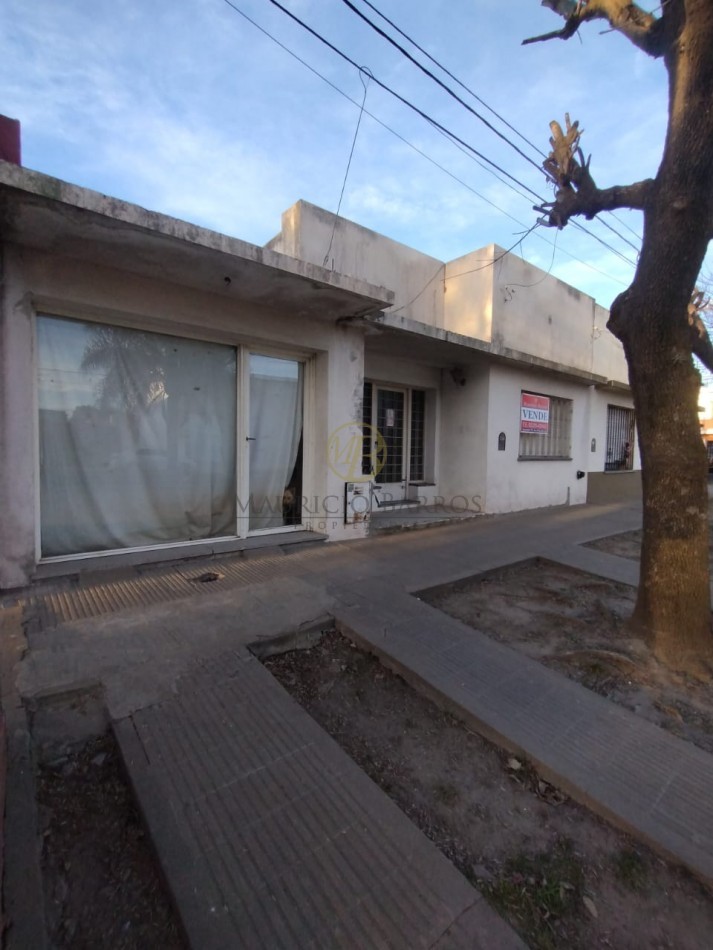 Casa de 2 Dormitorios sobre Avenida 3 de Febrero