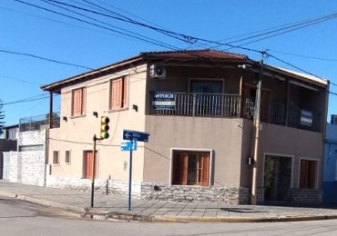 Amplia casa ubicada cobre calle Bme. Mitre