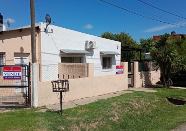 Casa principal, Departamento de 1 dormitorio y Monoambiente. Ubicados sobre terreno de 11 por 35 metros. 