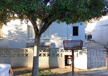 Casa con dos dormitorios y patio. 