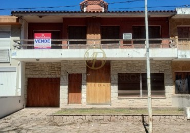 Casa en inmejorable ubicacion, sobre barrancas. A metros de calle Mitre y C. Pellegrini